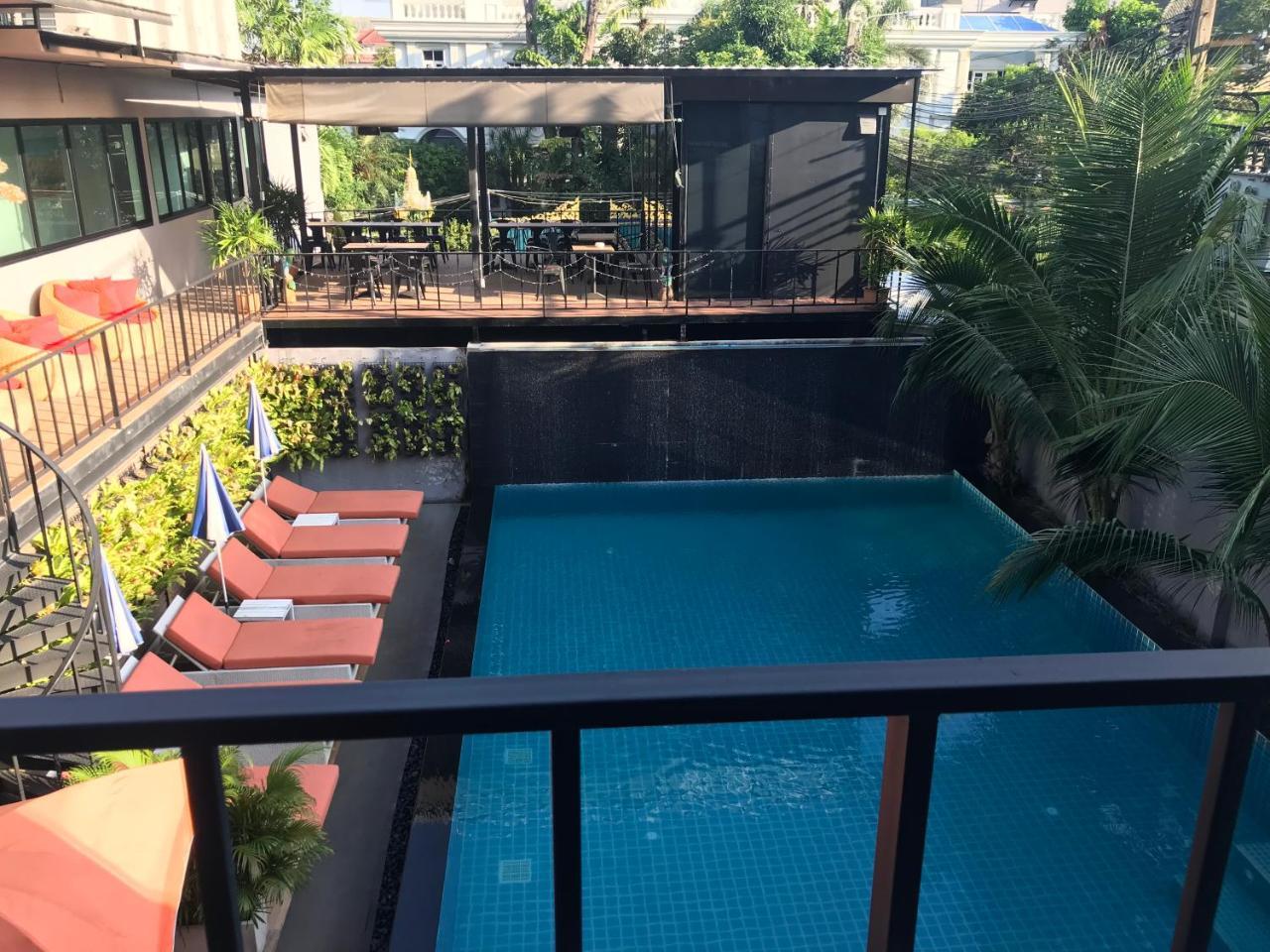 V20 Boutique Jacuzzi Hotel - Sha Extra Plus Bangkok Exterior photo